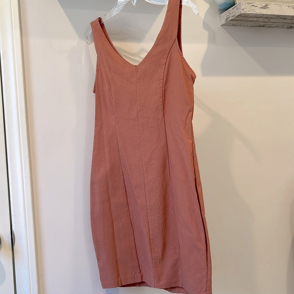 NWOT Pretty Salmon Color Mini Dress with Back Zip in Size Medium!